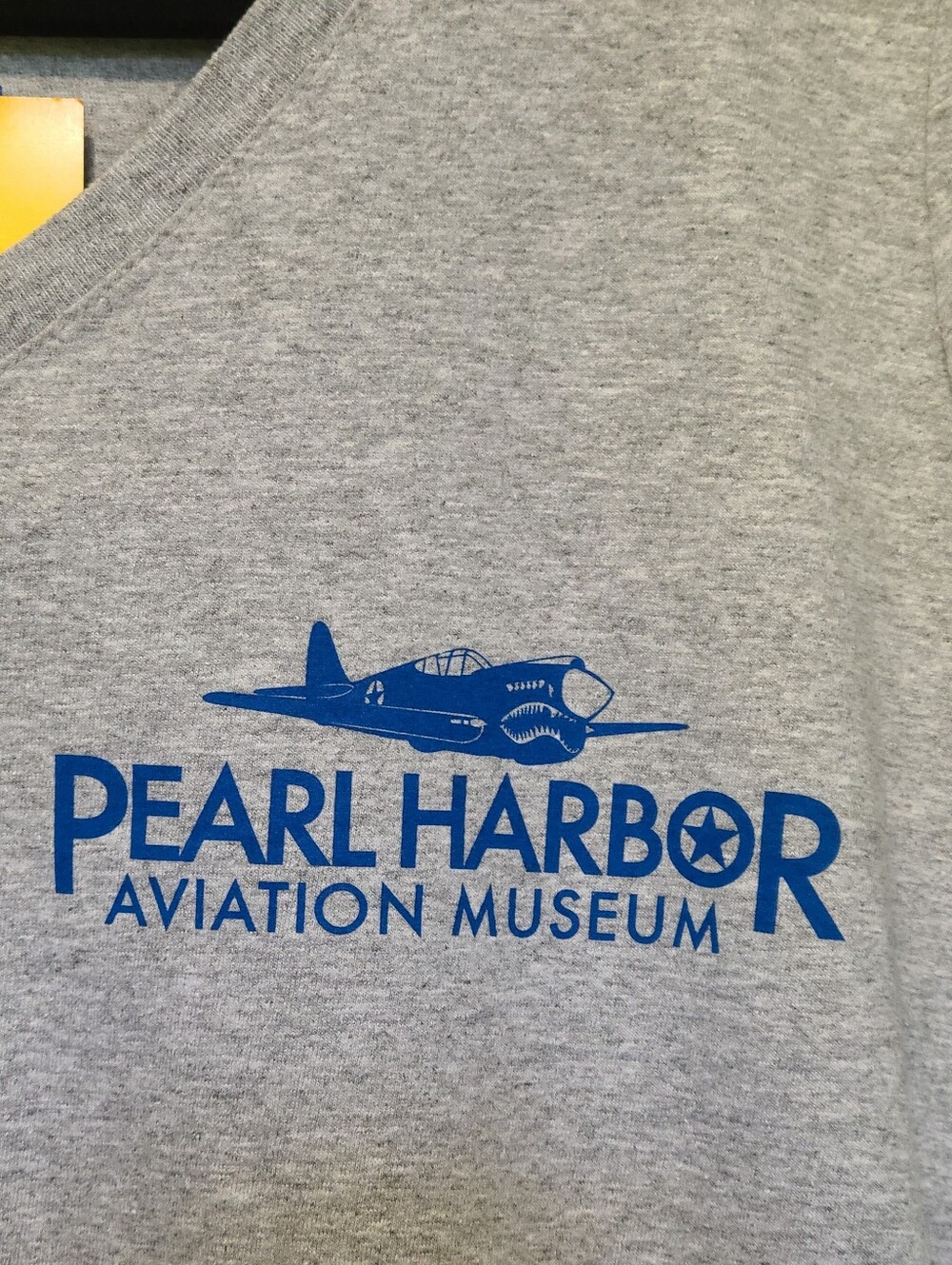Disney Pearl Harbor Aviation Museum Gray Graphic B-17 Swamp Ghost V-Neck T Large - Picture 2 of 6